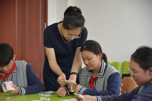 金山区 南片 初中学生职业体验活动在学校开展